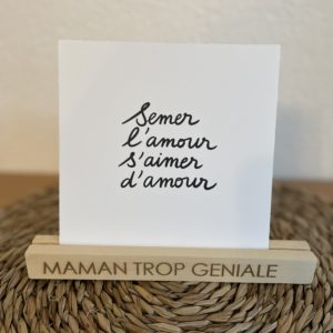 Socle en bois pour photo ''Maman trop géniale'' en majuscule - 20 cm