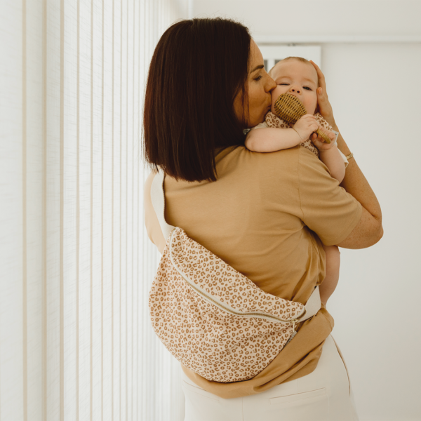 Sac banane adulte gaze léopard avec petit coeur doré – Image 3